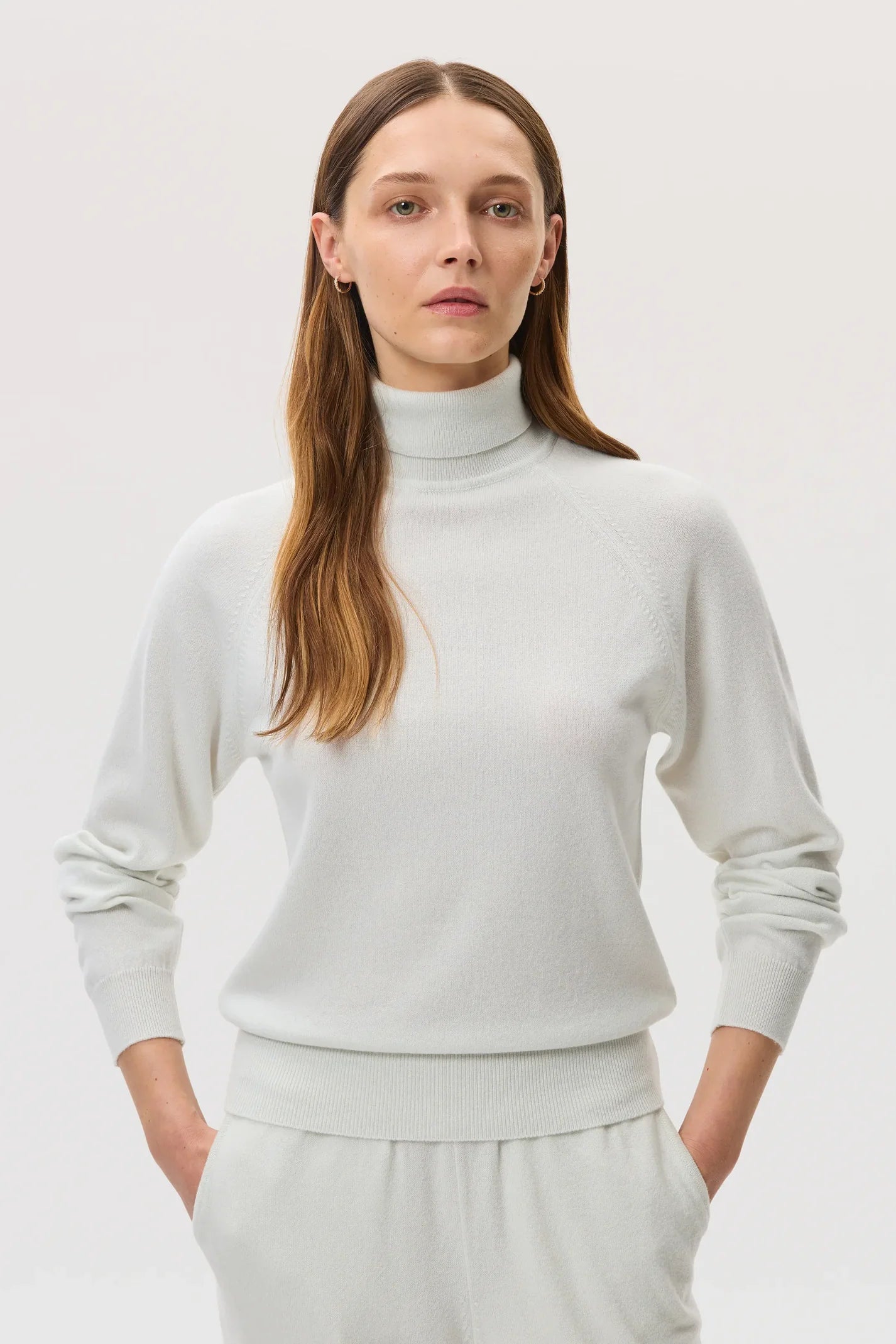 Classic Cashmere Roll Neck