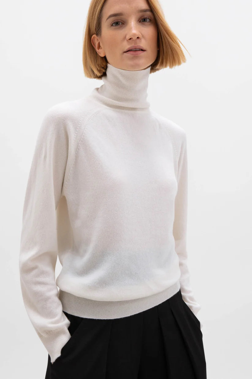 Classic Cashmere Roll Neck
