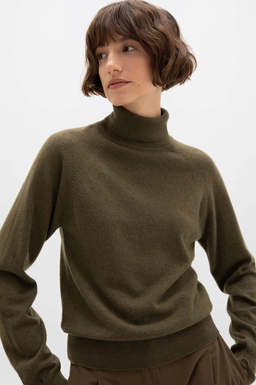 Classic Cashmere Roll Neck