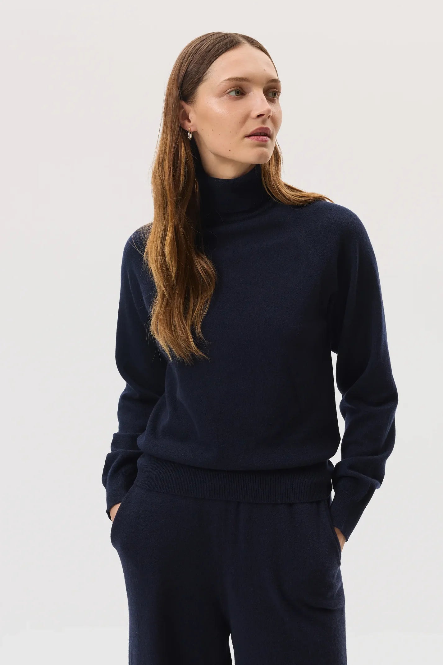 Classic Cashmere Roll Neck