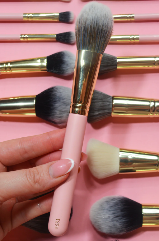 P.Louise #681 Large Multi-use Face Brush
